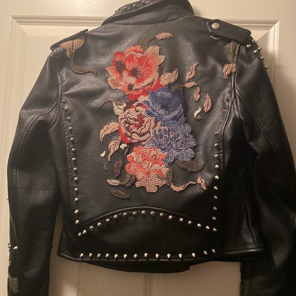 Black Jacket - Picture 2 of 7